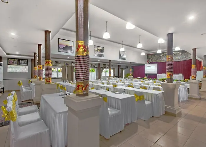 Hotel Dewi Sinta And Restaurant 3*