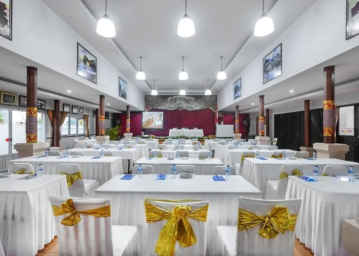 Dewi Sinta And Restaurant Hotel 3*