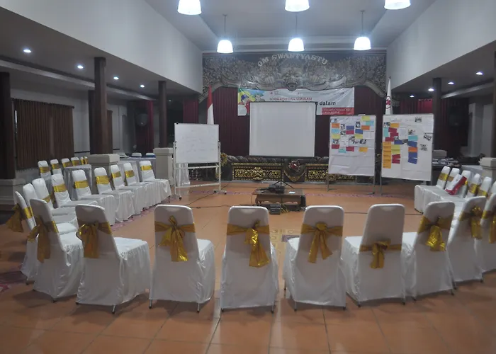 Hotel Dewi Sinta And Restaurant 3*